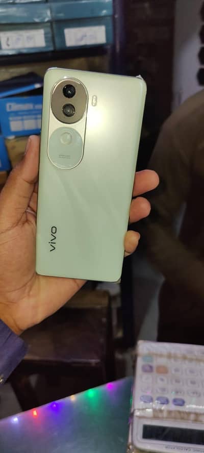 Vivo V40e