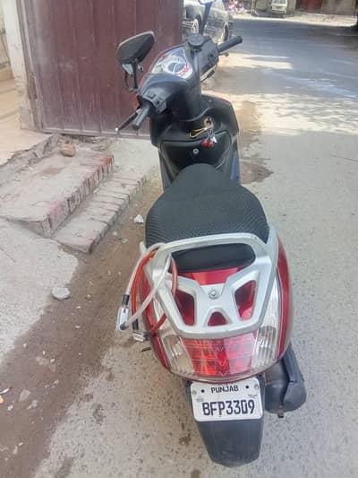 United 100 Cc Scooty for Sale