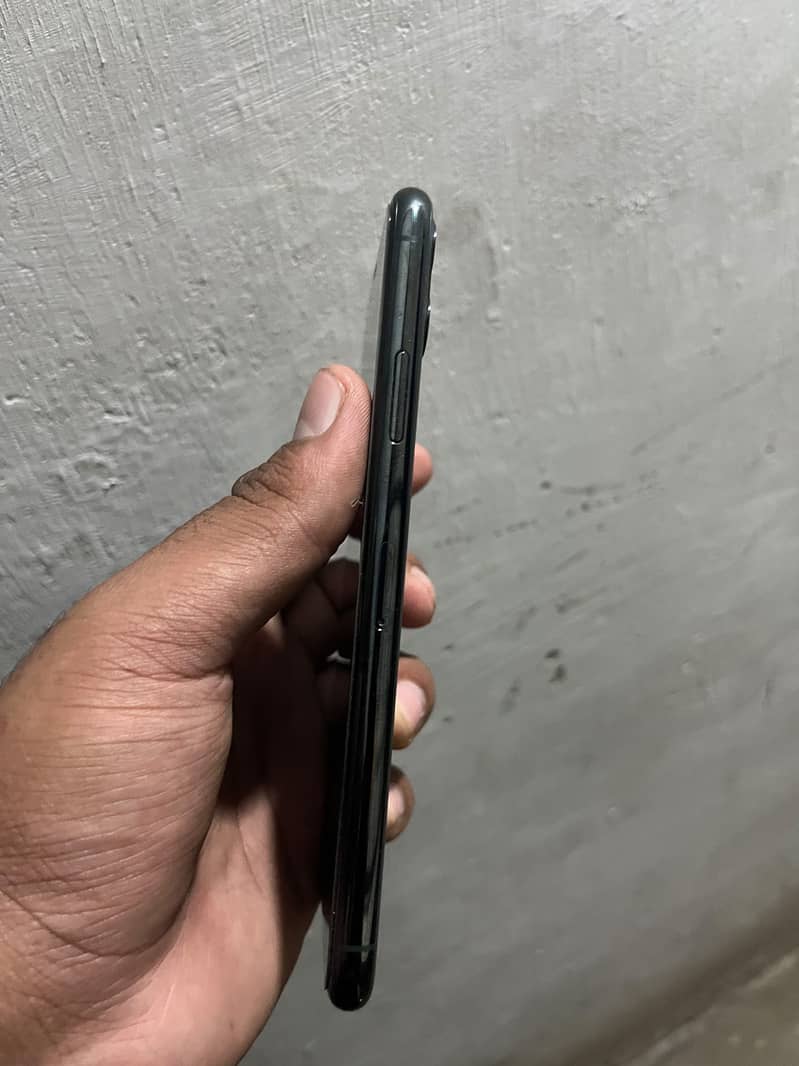 Apple iPhone 11 Pro Max 2