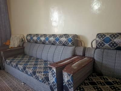 Elegant Living Room Combo: Sofa Set +2 Chairs for Sale