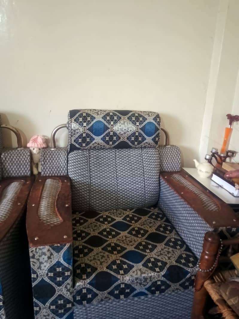 eligent 5 seater sofa set . . 4