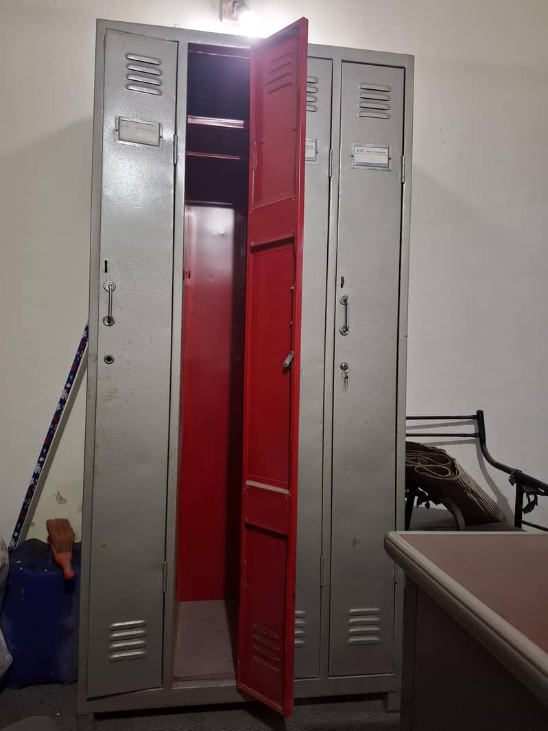 4 unit Locker 1