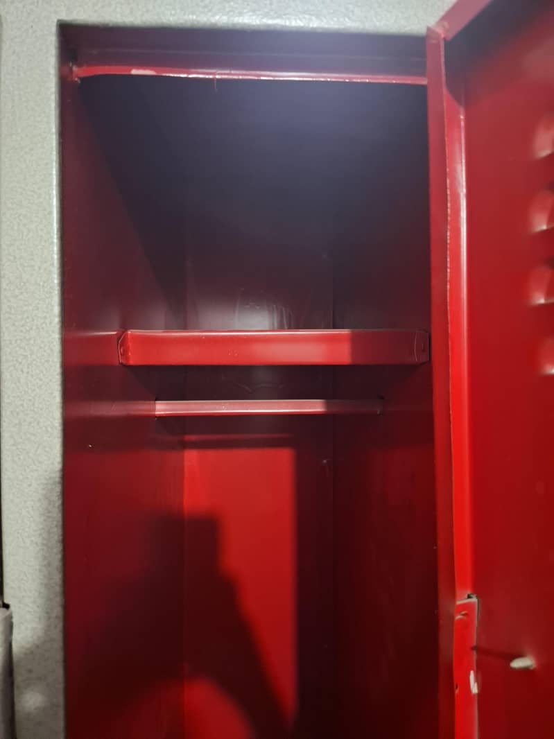 4 unit Locker 2