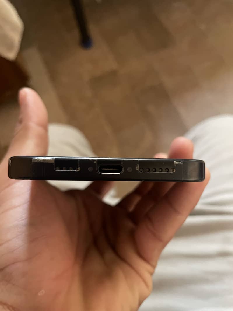 Apple iPhone 15 Pro Max 6
