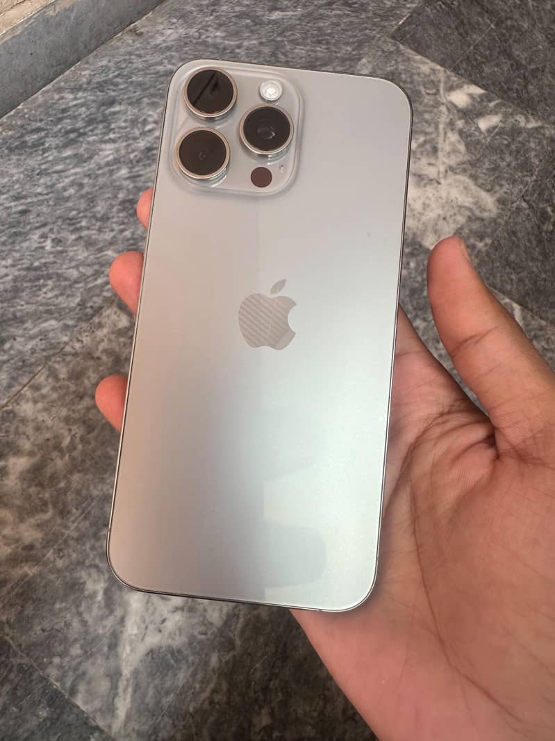 Apple iPhone 15 Pro Max 0