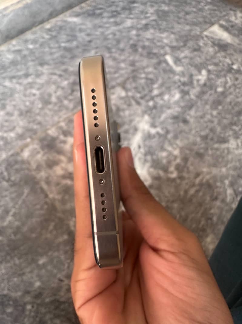 Apple iPhone 15 Pro Max 1