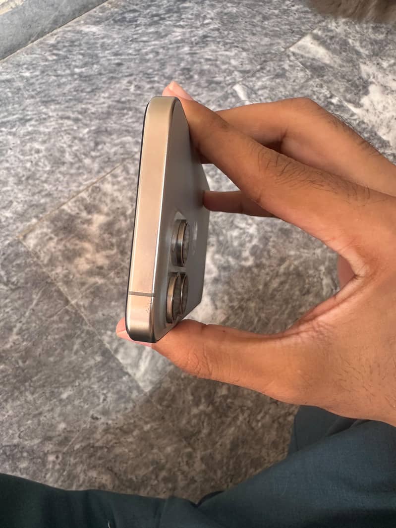 Apple iPhone 15 Pro Max 2