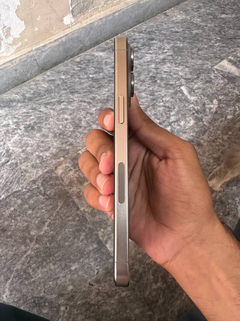Apple iPhone 15 Pro Max 3