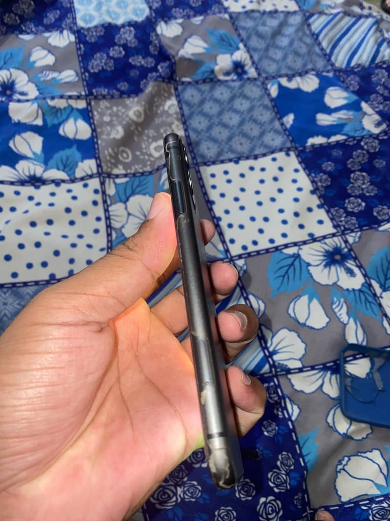 Apple iPhone 11 3