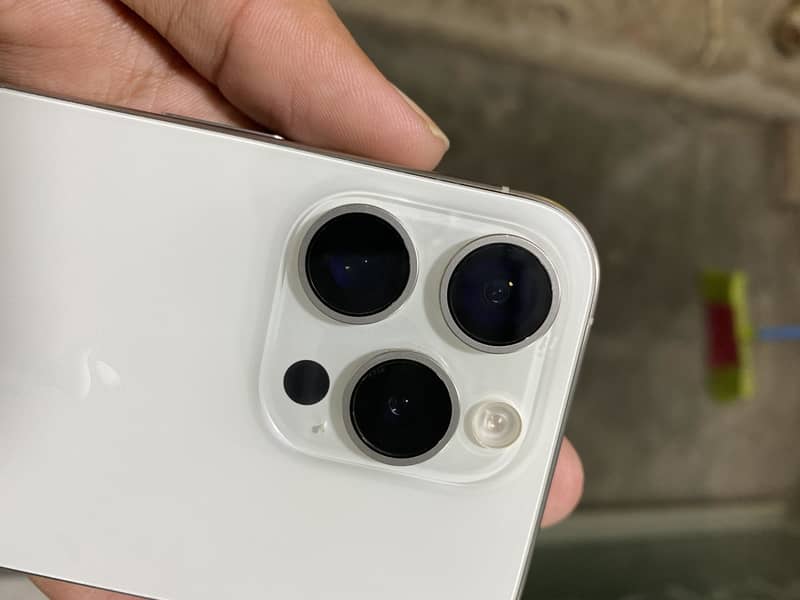 Apple iPhone 15 Pro 2