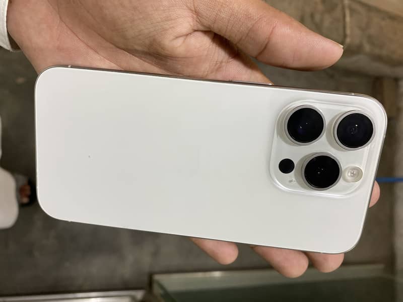 Apple iPhone 15 Pro 3