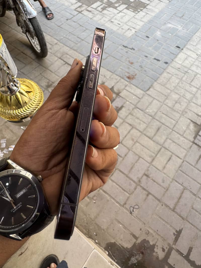 Apple iPhone 14 Pro 2
