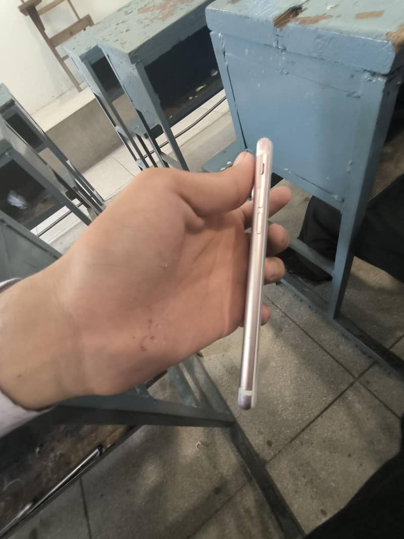 Apple iPhone 7 2