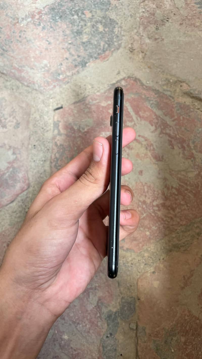 Apple iPhone 7 3