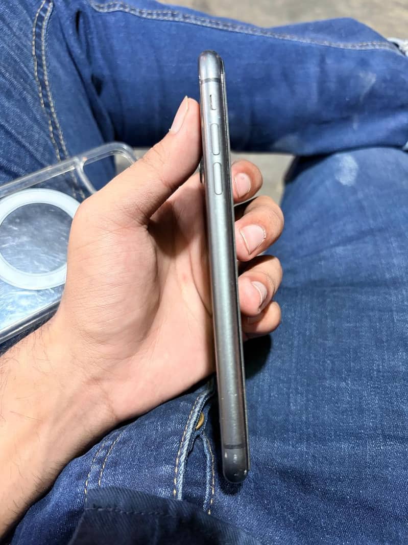 Apple iPhone 11 3