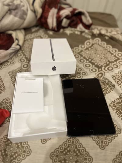 iPad Mini 5 64GB WiFi with Box - 10/8 Condition