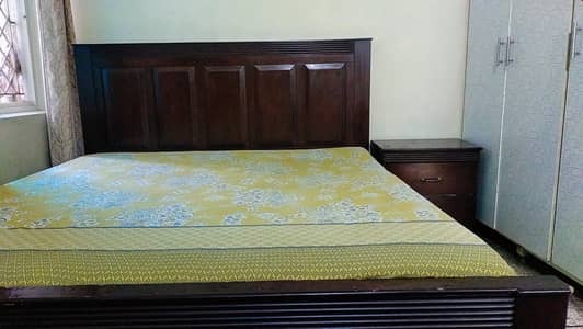 without mattress bed with one side table