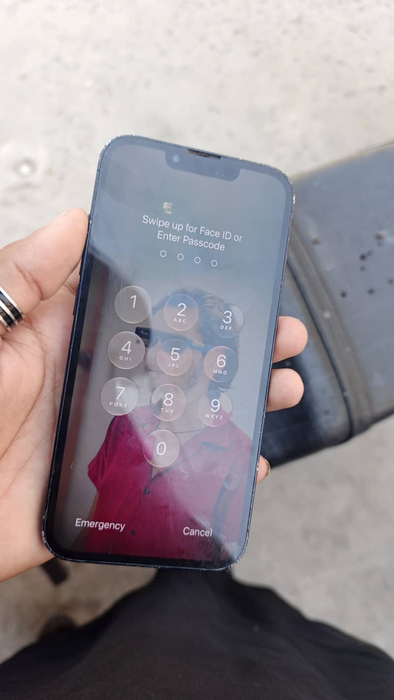 Apple iPhone 13 2