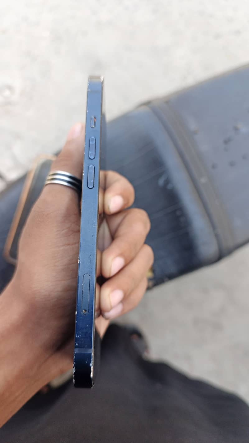 Apple iPhone 13 5