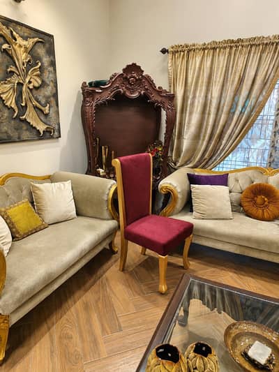 Royal chairs