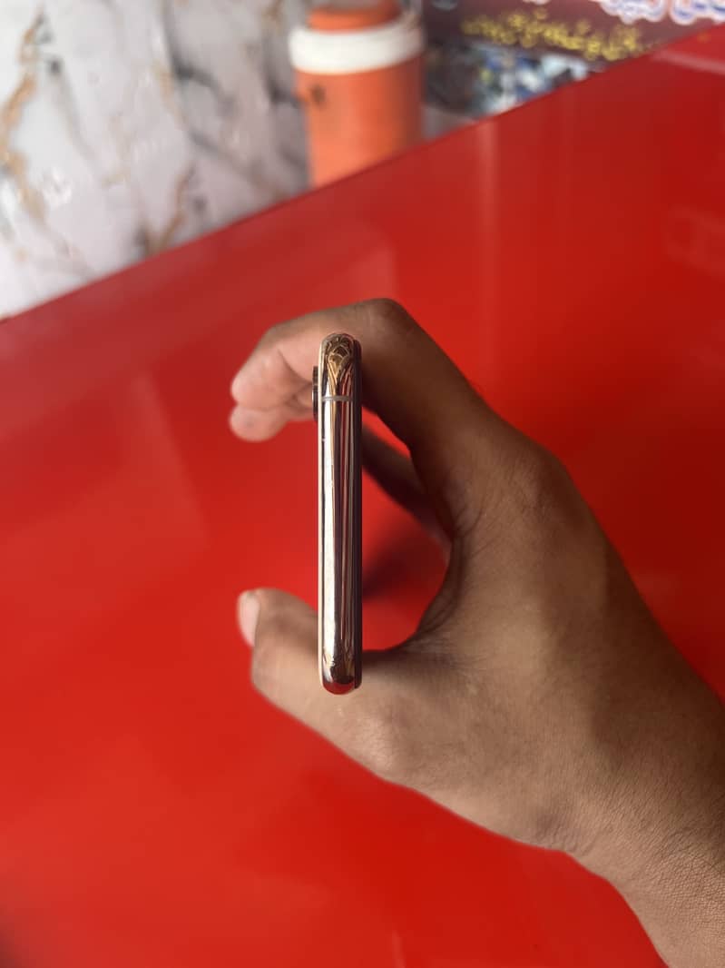 Apple iPhone XS 1