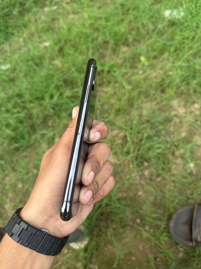 Apple iPhone XS 3