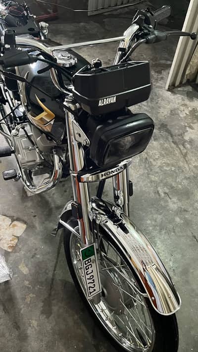 25/26 honda 125 self start Gold edition