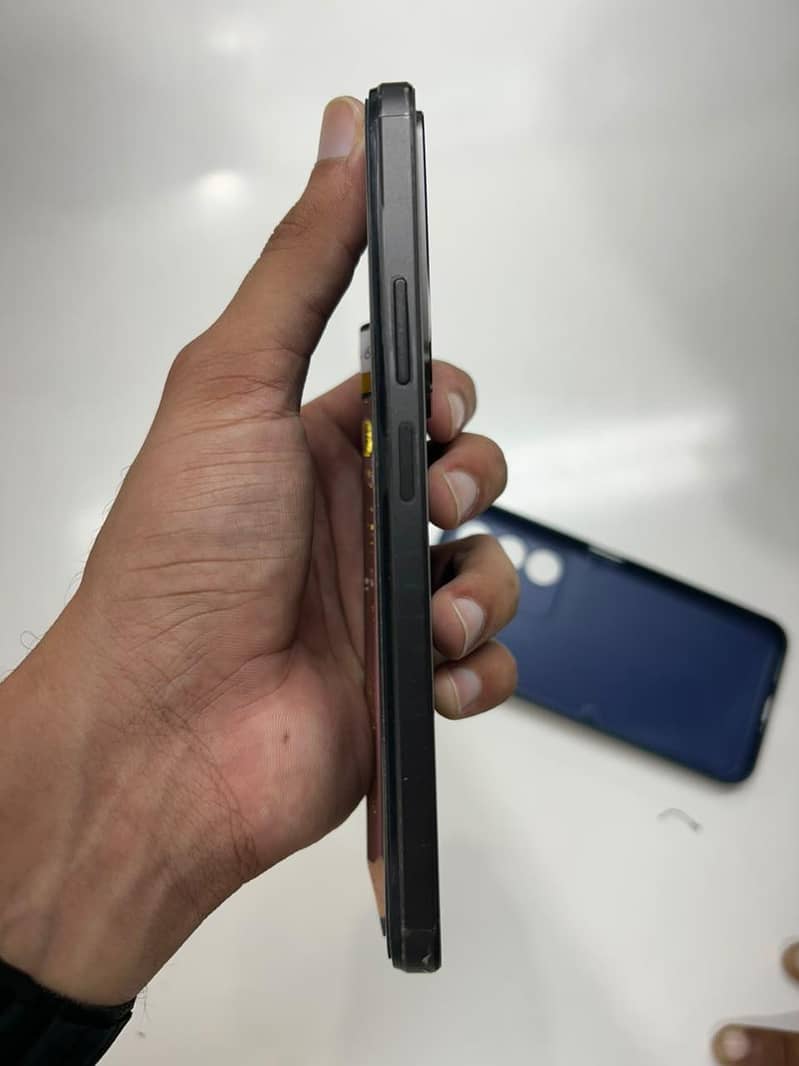 Realme C85 3
