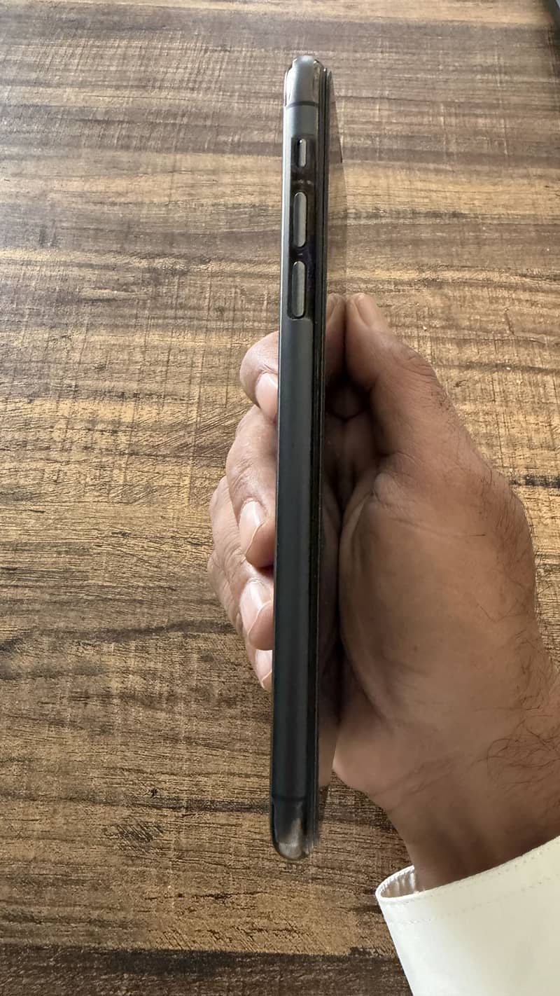 Apple iPhone 11 Pro Max 6