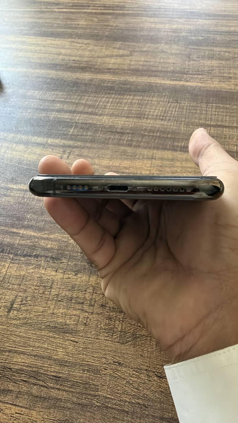 Apple iPhone 11 Pro Max 7