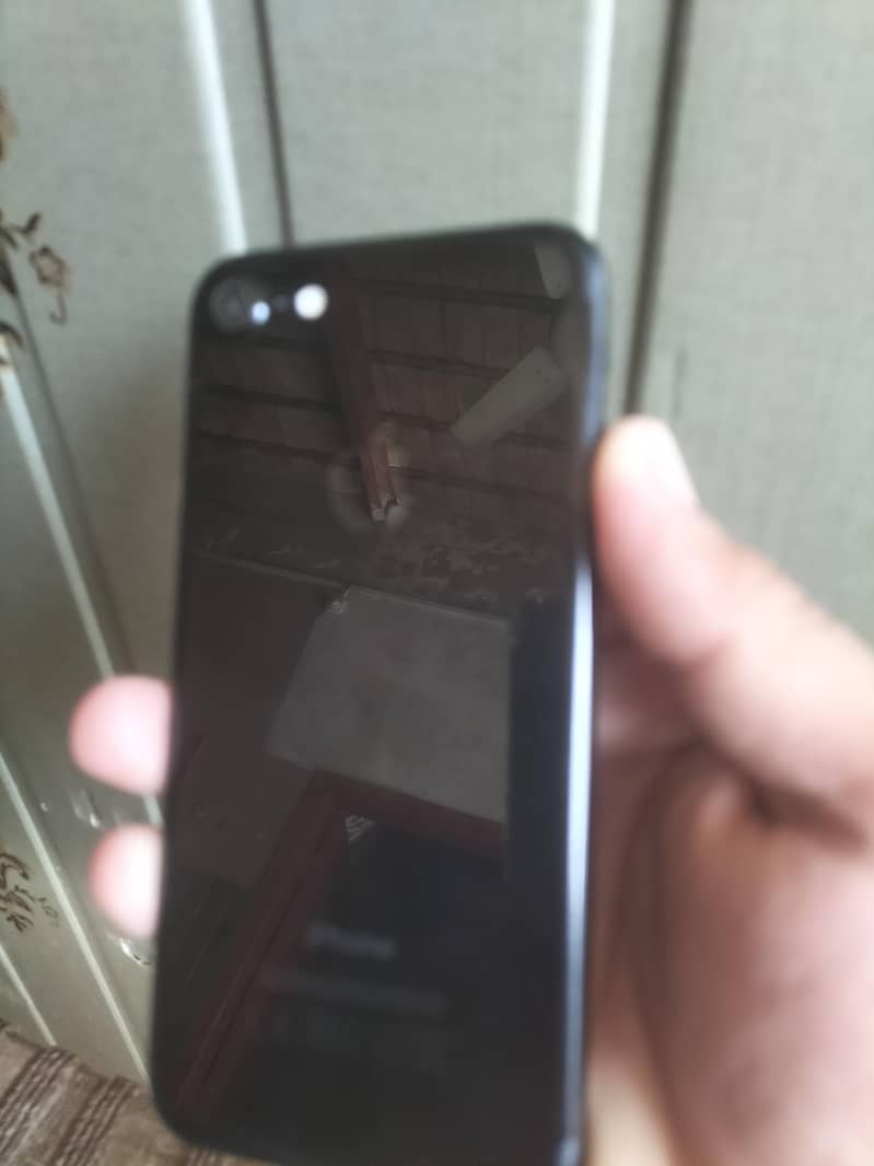 Apple iPhone 7 0