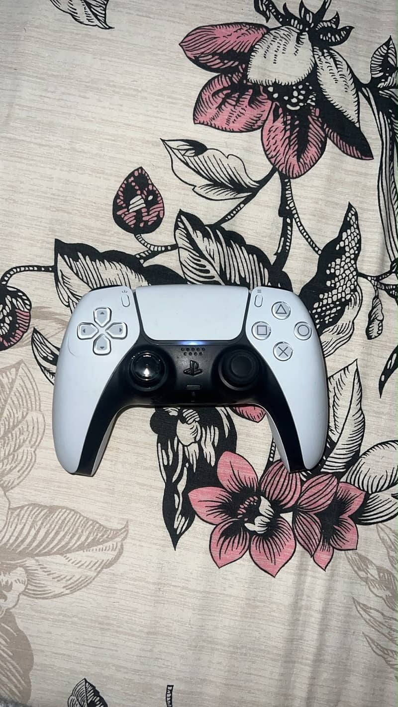 PS5 Disc Edition with 1 Controller 2