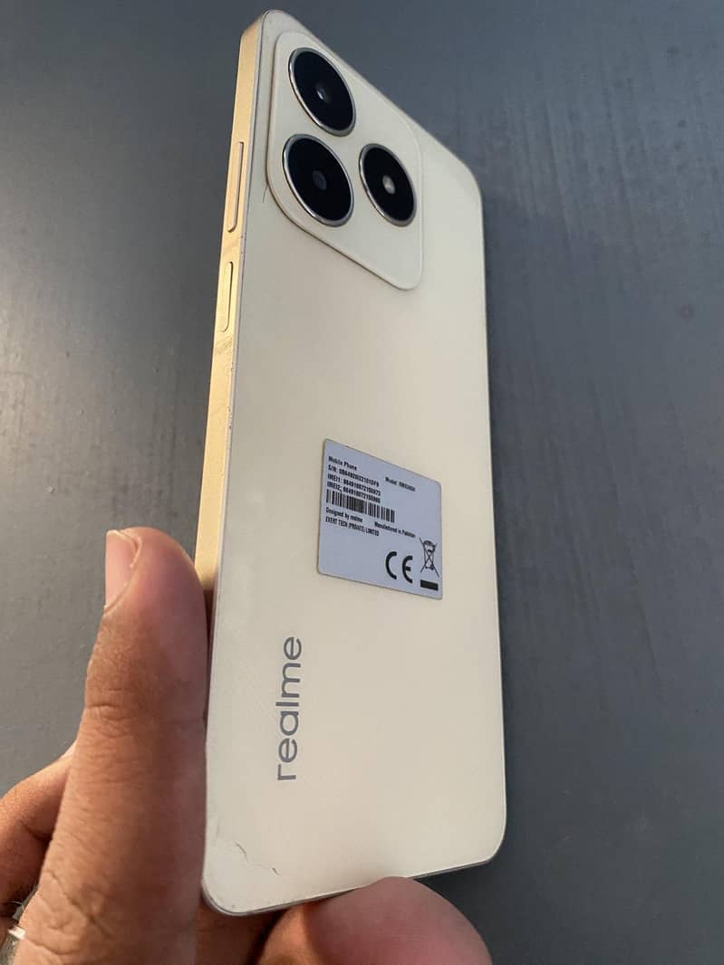 Realme C61 0