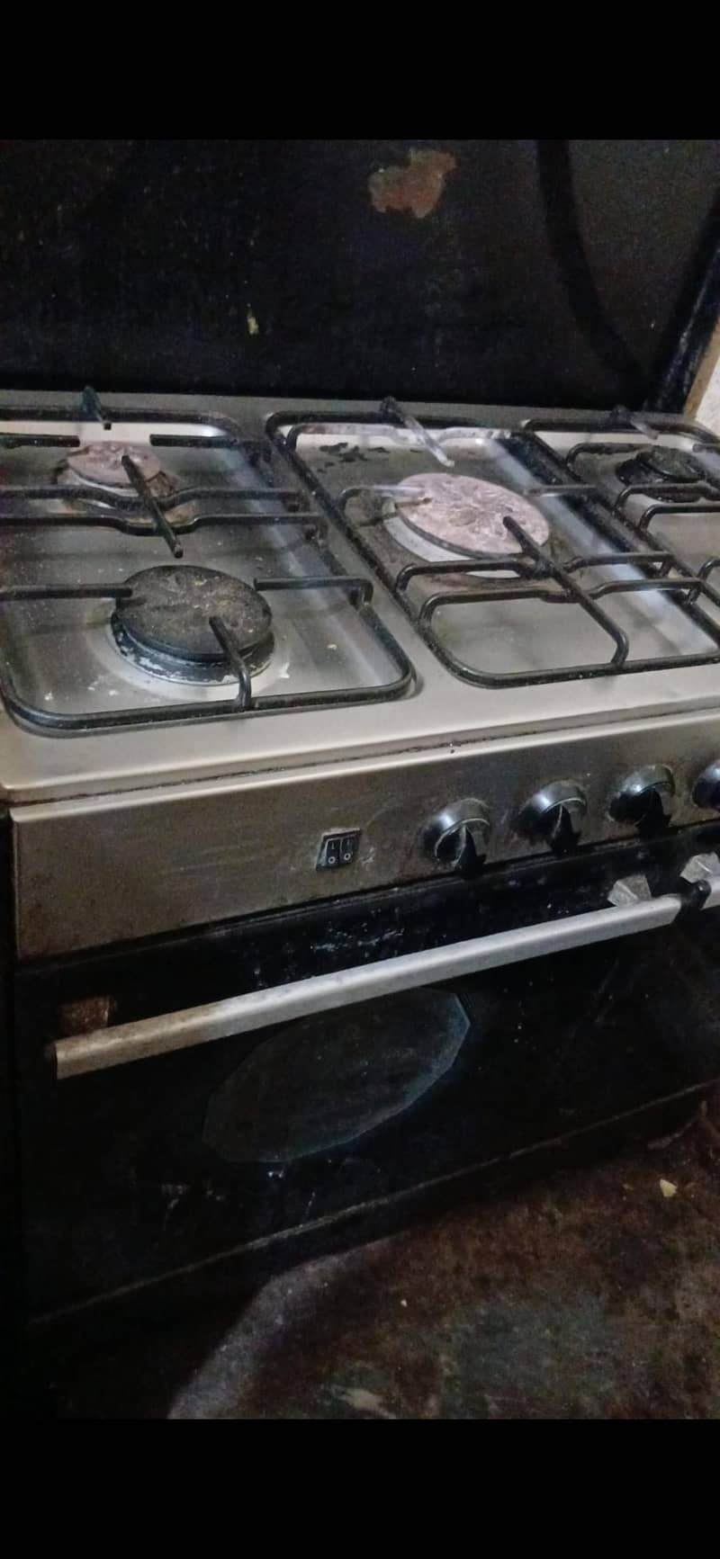 stove with baking 0
