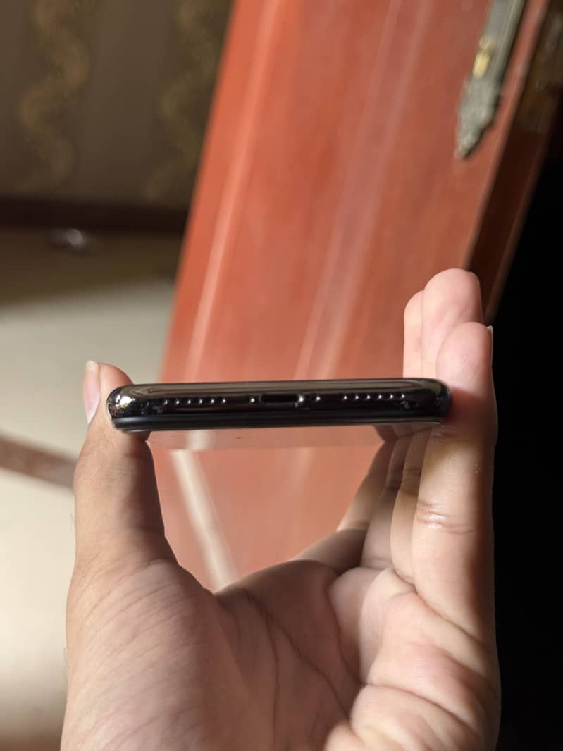Apple iPhone X 3