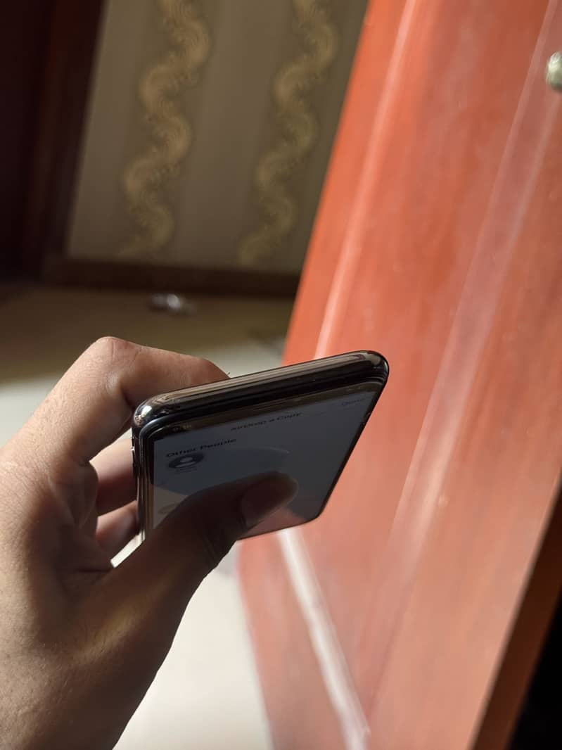 Apple iPhone X 4