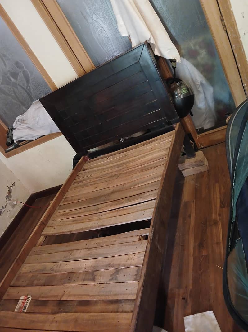 Single used bed. 3