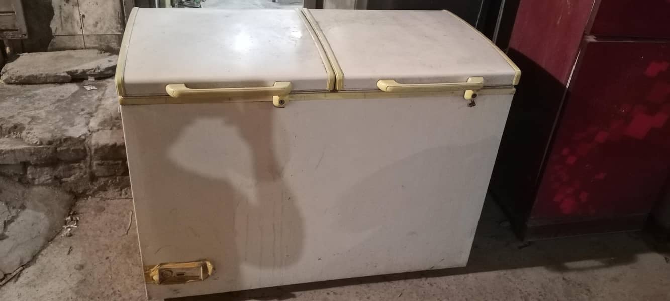 Waves deep freezer double door. 0