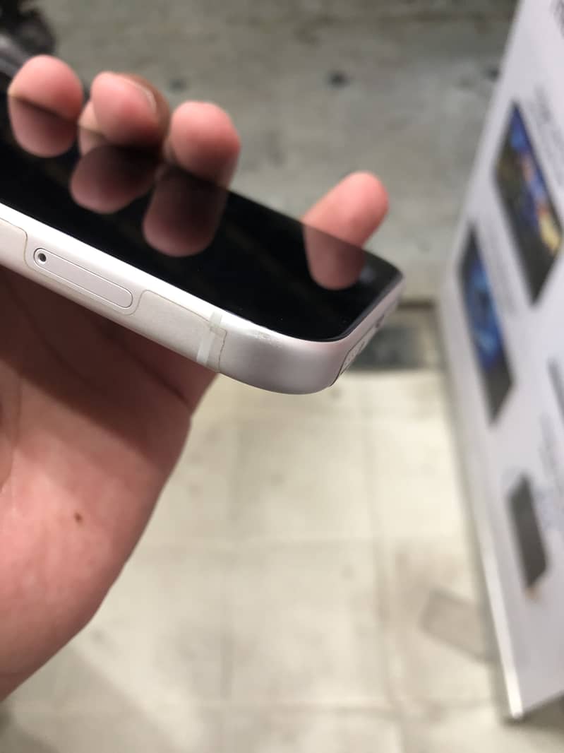 Apple iPhone 17 Pro Max 4