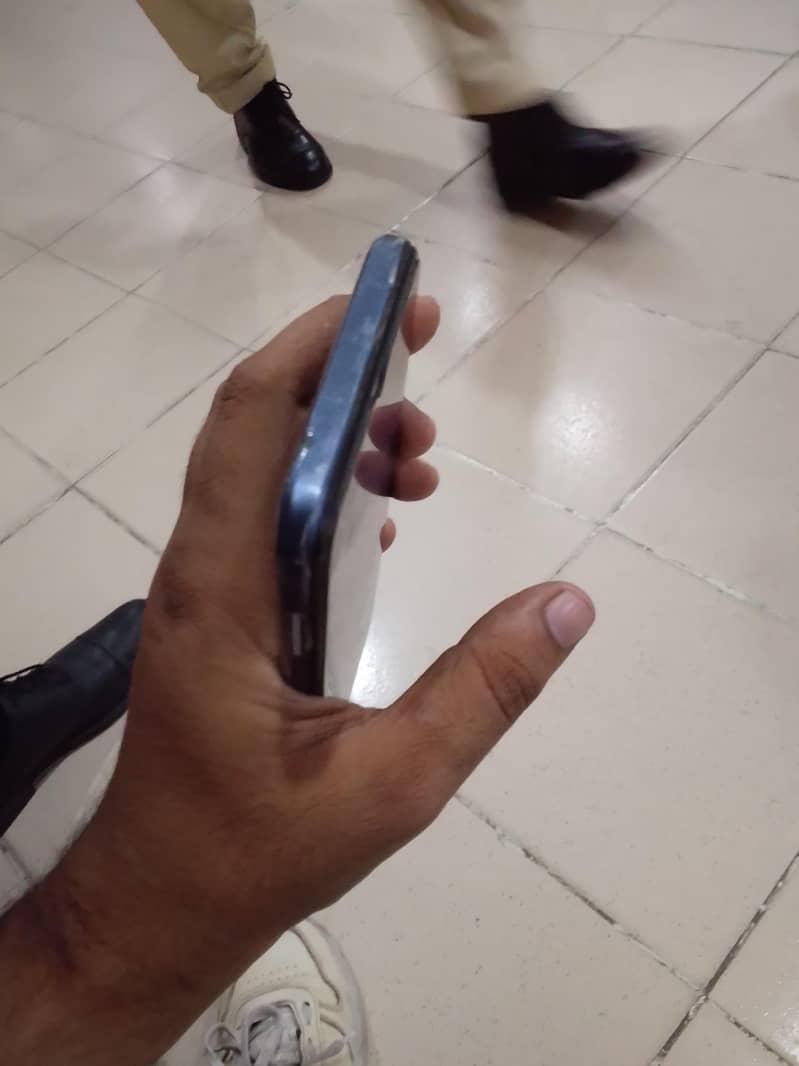 Tecno Spark 8C 4