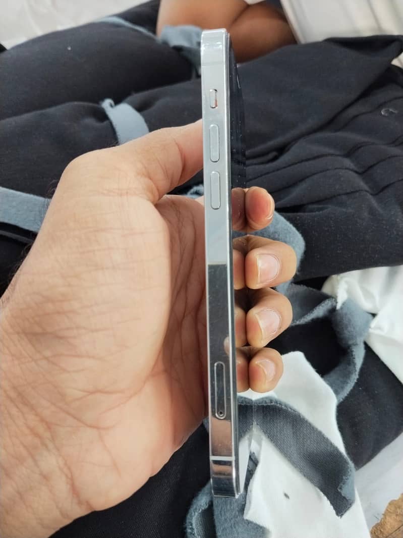 Apple iPhone 12 Pro 2