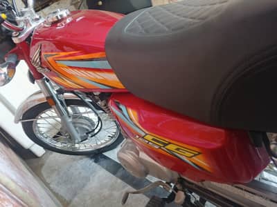 Honda 125 only use 3800 km 10/10 Islamabad num 03135517045