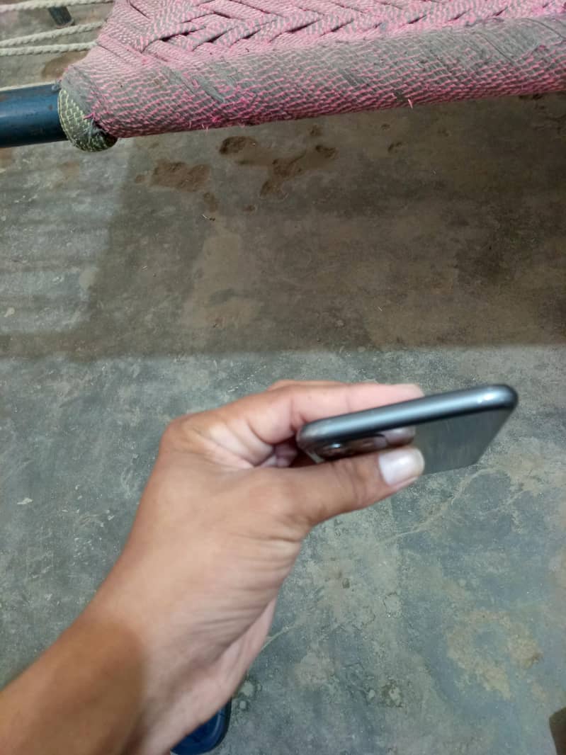 Apple iPhone 11 0