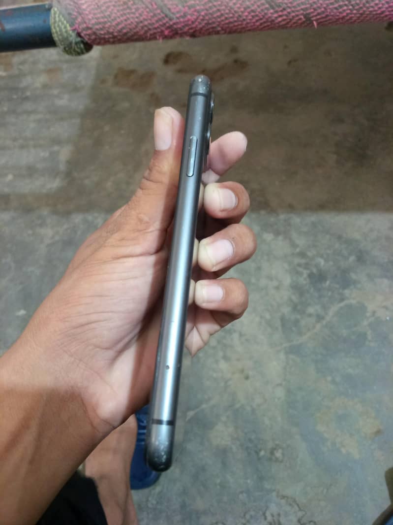 Apple iPhone 11 3