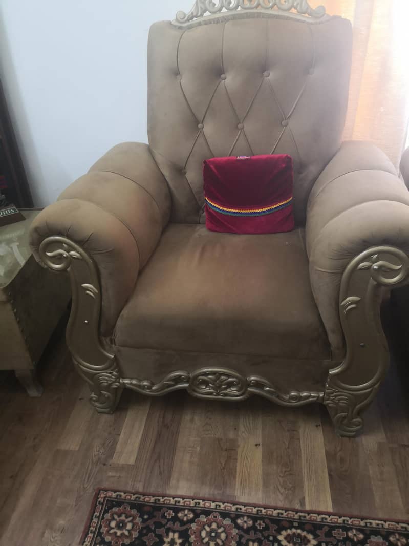 3+2 sofaset+ 3 tables 1, centre table, 2 side tables 3