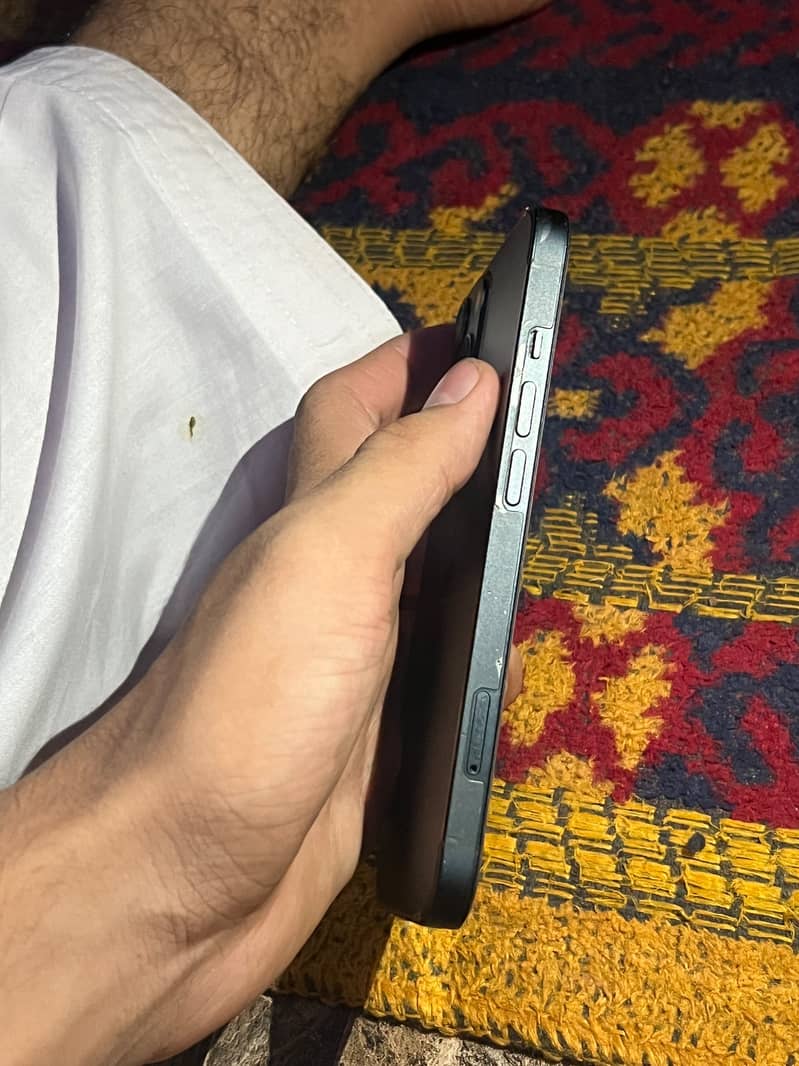 Apple iPhone 13 2
