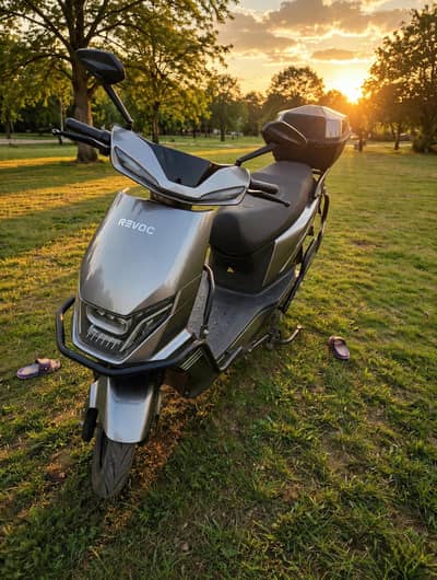 Revoo c32 as like new Scooty for sale