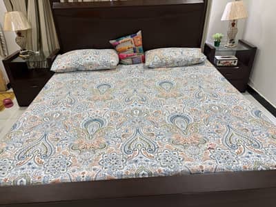 Bed set with side tables