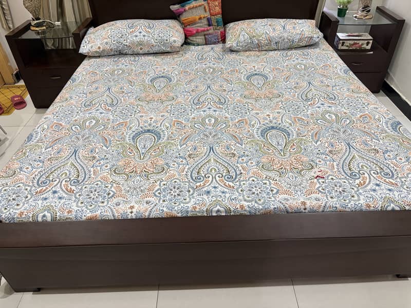 Bed set with side tables 1