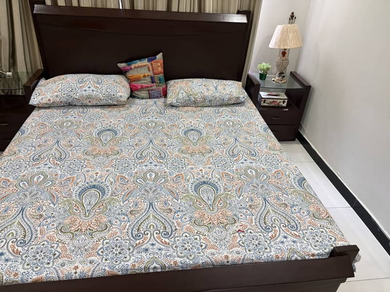 Bed set with side tables 2